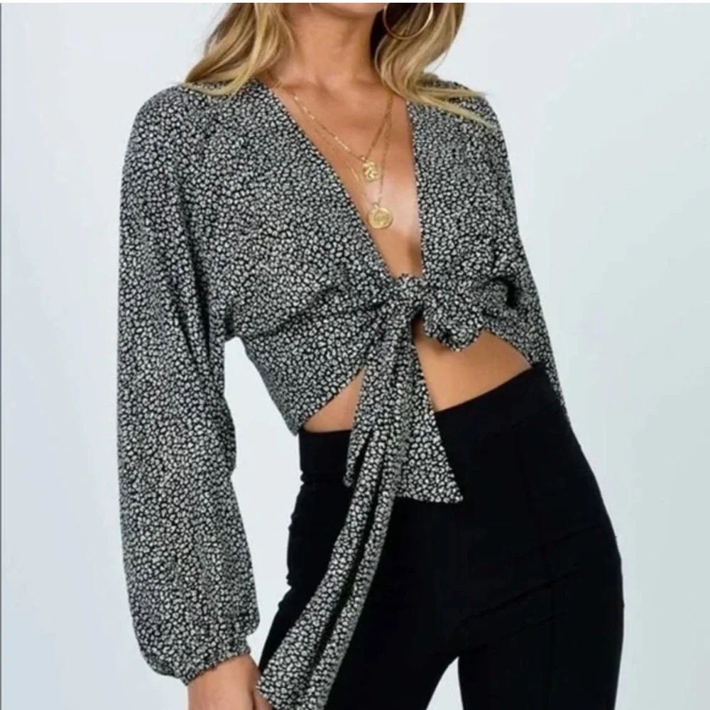 Princess Polly New Mood Tie Front Crop Blouse - Picture 1 of 7